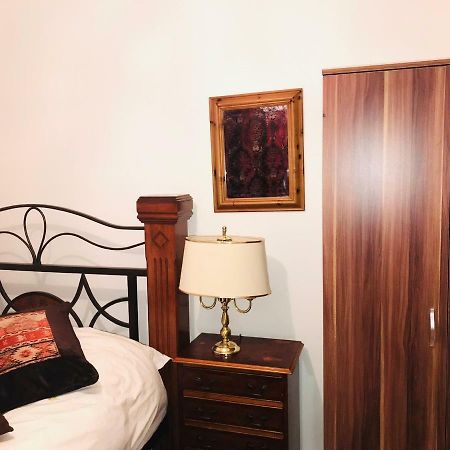 Modern Cosy Room With Private Bathroom Harrow Extérieur photo