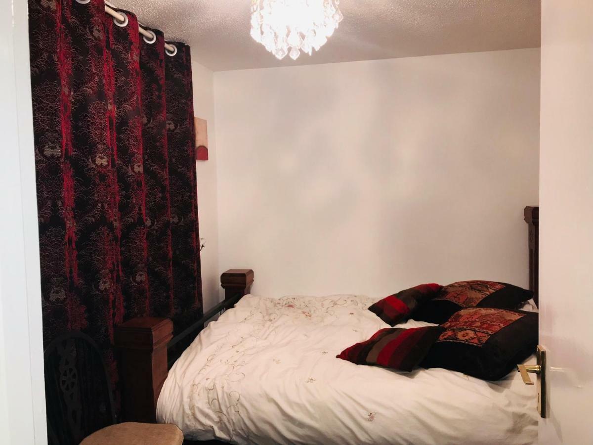 Modern Cosy Room With Private Bathroom Harrow Extérieur photo